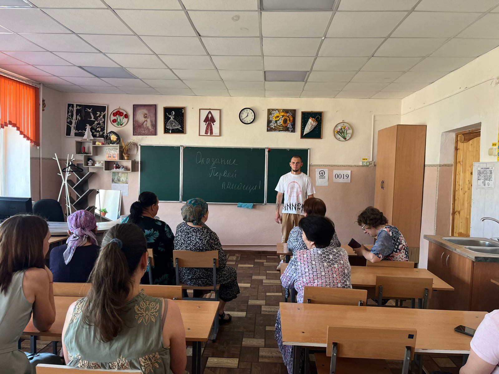 Прошло обучение по оказанию первой медицинской помощи.